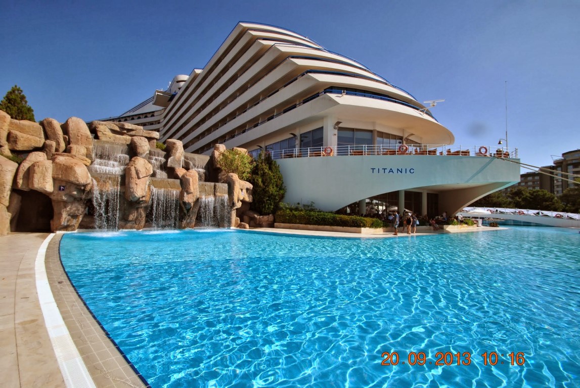 imagini hotel TITANIC LARA